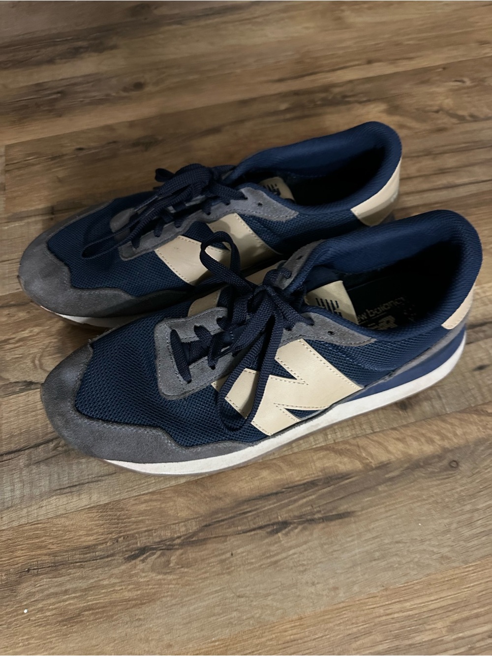 Blue men’s new balance 237